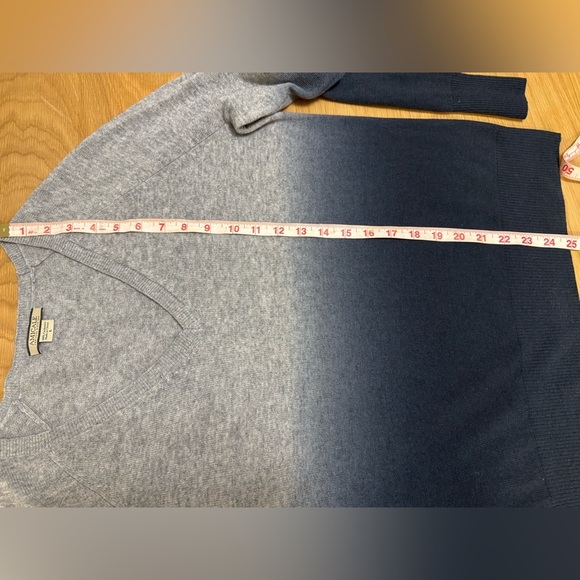Amicale 100% Cashmere Sweater Ombre Gradient Gray Black V-Neck Size L - Picture 6 of 6